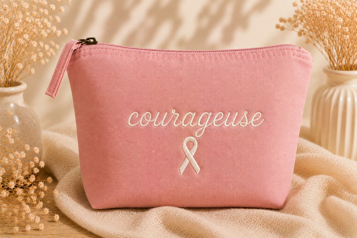 Trousse brodée en coton recyclé – Collection Octobre Rose